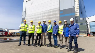 Representatives from NDMA visiting Ulstein Verft, here in front of the dock hall which provides optimal conditions for shipbuilding.