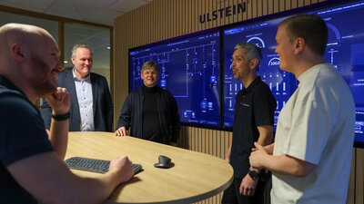 Representantar frå Ulstein Power og Control i demolabben