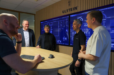 Representantar frå Ulstein Power og Control i demolabben