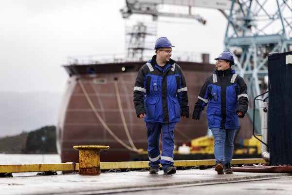 Ulstein employees in the yard area ULS 03774 Ulstein 2025 print 9455 1