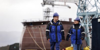 Ulstein employees in the yard area ULS 03774 Ulstein 2025 print 9455 1