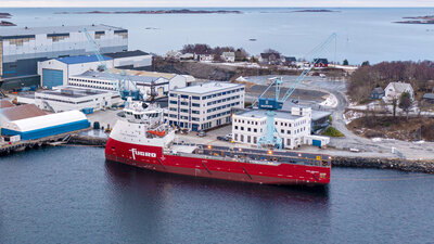 Fugro Resilience quayside