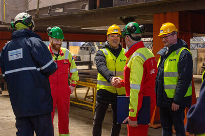 NB320 3627 keel laying