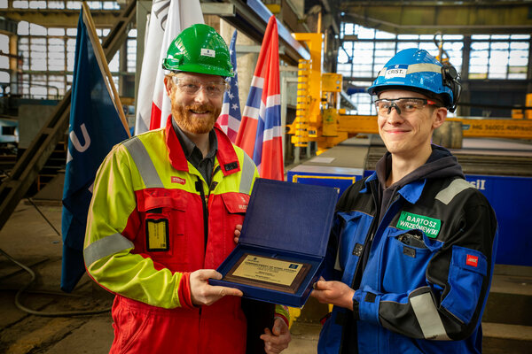 Yno 323 JP Morgan steel cut 4