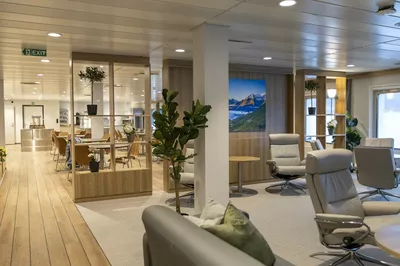 Lounge with a view to the mess room