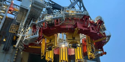 Motion compensated gripper frame