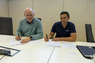 Signing after market contract UDS Dong Fang Offshore Orient Adventurer ULS 00146