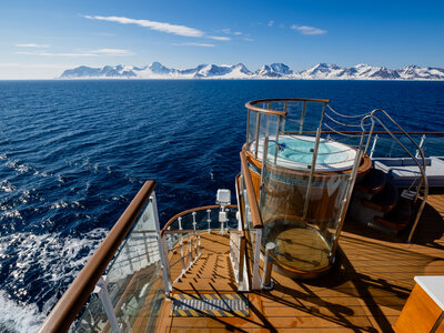 Jacuzzi Sylvia Earle Matt Horspool 38334915