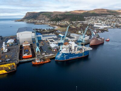 11 03 25 YNO 321 hull arrival 03 37741508