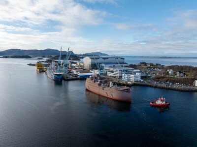 11 03 25 YNO 321 hull arrival 04 37741510