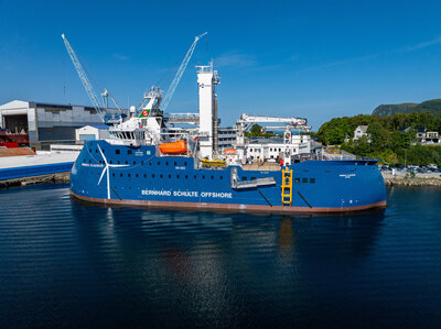 Yno 321 by quay boat landing walkway ULS 03430