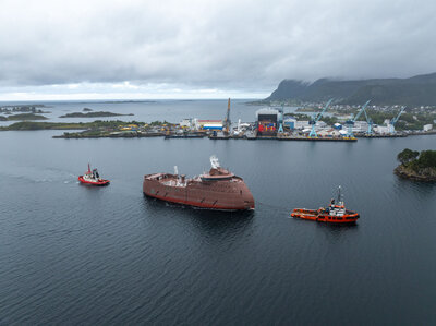 Yno_322_hull_arrival_Ulstein_Verft 8