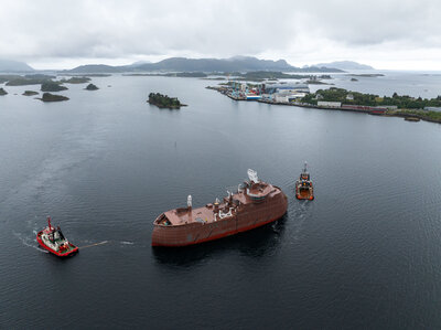 Yno_322_hull_arrival_Ulstein_Verft 7