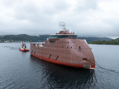 Yno_322_hull_arrival_Ulstein_Verft 5