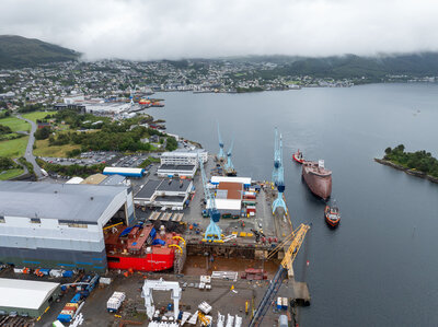 Yno_322_hull_arrival_Ulstein_Verft 2