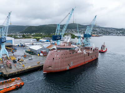 Yno_322_hull_arrival_Ulstein_Verft 3