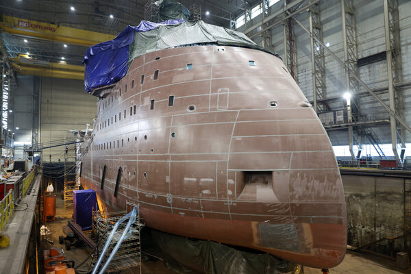 IMG 8182 Yno 322 docked foreship
