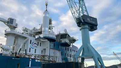 The adjustable pedestal has now been installed on the Windea Leibniz.