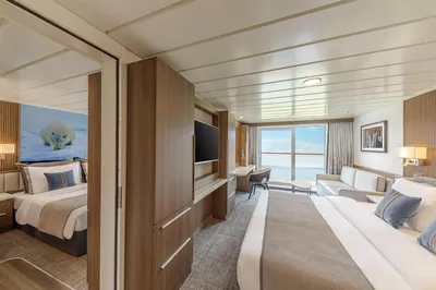 Room Light1025 Benjamin Tan