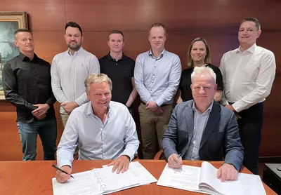 Contract signing all 2 web