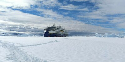 National Geographic Resolution in the Lallemand Fjord on 1 February 2022 (Photo: Martin Graser)