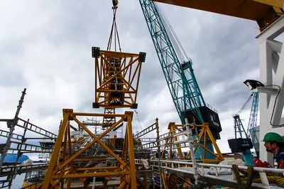 Lifting operation of the first loading arm for the Nexans Aurora