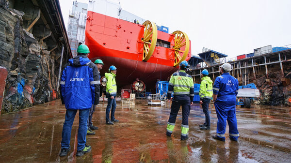 Nexans Aurora project teams from Maats, Nexans and Ulstein Verft gathered in the dry dock. Photo: Daniel Osnes.