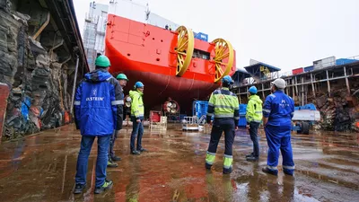 Nexans Aurora project teams from Maats, Nexans and Ulstein Verft gathered in the dry dock. Photo: Daniel Osnes.