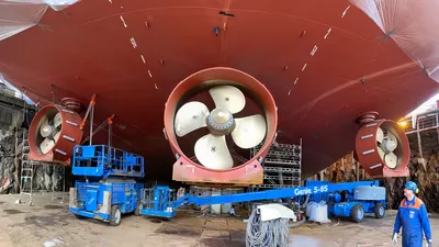 Installation of Brunvoll azimuth thrusters, photo Brunvoll/Jørgen Eide.