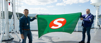 Change of flags, from left site manager for Bernhard Schulte, Markus Hübner, and Ulstein Verft project manager Helge Torvik.