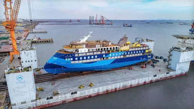 Astonishing colour combinations of the 'Ocean Victory'.