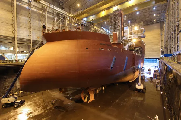 Yno 315 in dock hall