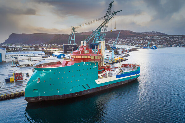 Acta Centaurus, second DP2 W2W vessel in final construction