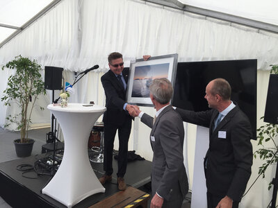 Managing Director Kristian Sætre, Ulstein Verft, presenting a photo of the vessel to Acta Marine's Rob Boer.