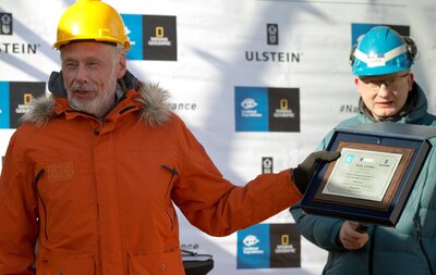 Sven Lindblad with a keel laying ceremony  diploma, photo by Piotr Czarnecki.