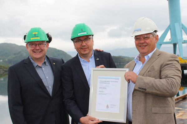 Odd-Magne Koppen, Kristian Sætre and Trond Øvrelid (DNV) with the Ulstein Verft ISO9001 certificate.