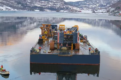 The Terex Crane completely dissambled to pass underneath the new Loftesnes bridge.