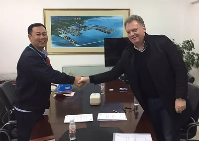 Wang Yuefei (Kevin), Project Manager at AVIC Weihai Shipyard and Stig Hjelvik, Deputy Managing Director at Ulstein Electrical Technology.