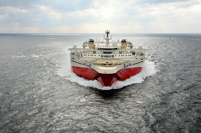The Seismic Research Vessel Ramform Tethys has ULSTEIN COM installed on board