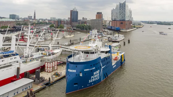 Windea La Cour in the Hamburg harbour.