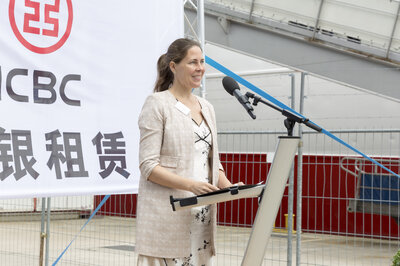 Lady sponsor Sophie Schulte