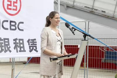 Lady sponsor Sophie Schulte