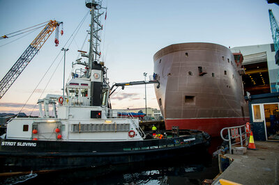 The yno 309 hull arrived Ulstein Verft in early morning. (Photo: Don Johansson)