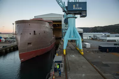 Hull arrival (photo: Don Johansson)