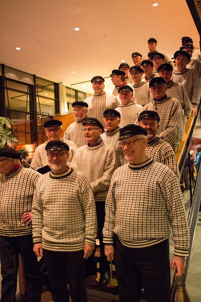 Ulstein Mannskor framed the atmosphere with their strong voices.