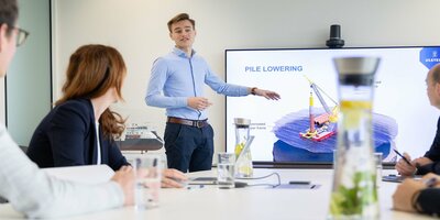 UDS BV people in a meeting