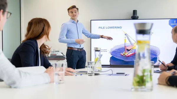 UDS BV people in a meeting