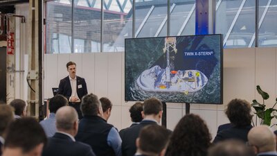 Henrik Høydal presenting at Ampelmann 1