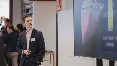 Henrik Høydal presenting at Ampelmann 2