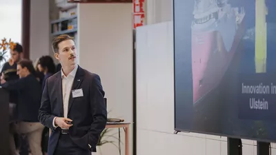 Henrik Høydal presenting at Ampelmann 2